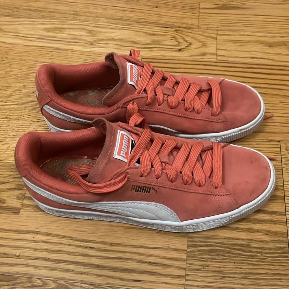Women’s Puma Suede Classic Coral Sneakers Sz 9